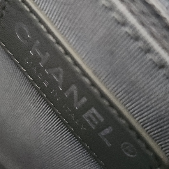 Chanel Le Boy Bag in medium. Like New! - Picture 11 of 12